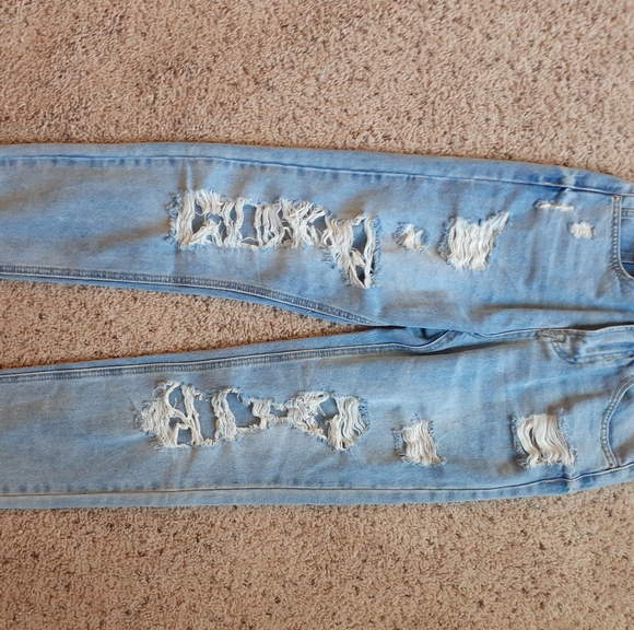 NEW Lightwash SHEIN Distressed Mom Jeans - Picture 3 of 9